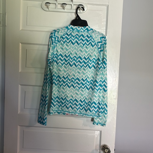 Chevron Pattern Long Sleeve Rash Guard Swim Shirt - Picture 3 of 4